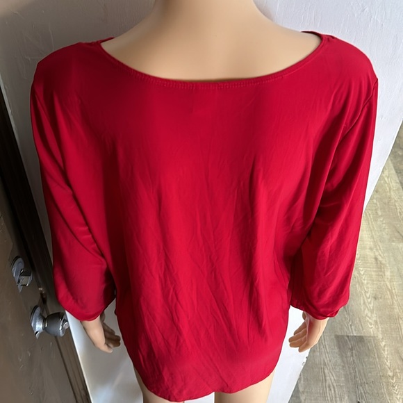 Per Seption flowy v neck tunic sleeves button to fabric. Polyester spandex blend - Picture 4 of 10